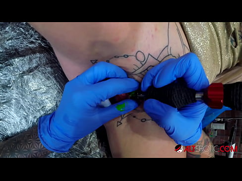 ❤️ Ekstremt tatovert hottie Sully Savage tok en tatovering på klitoris Sexvideo hos oss no.xywewl.top ❌️❤
